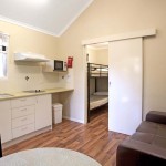 deluxe cabin accommodation 1770, agnes water